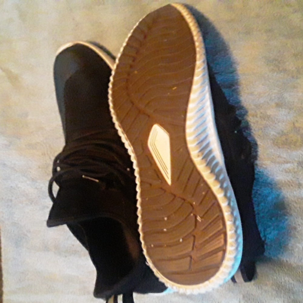 Shoes - Picture 3 of 15